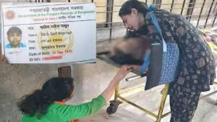 ঢাকা মেডিকেলে স্বজনের আহাজারি ছবি: সংগৃহীত